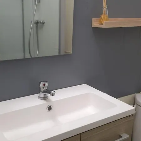 Confortable 3 Pieces Au Centre De Apartment Vias