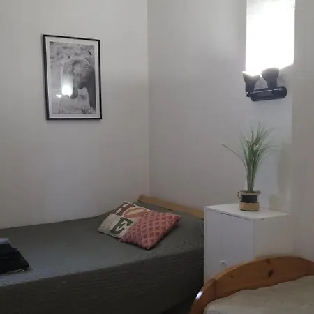 Confortable 3 Pieces Au Centre De Apartment